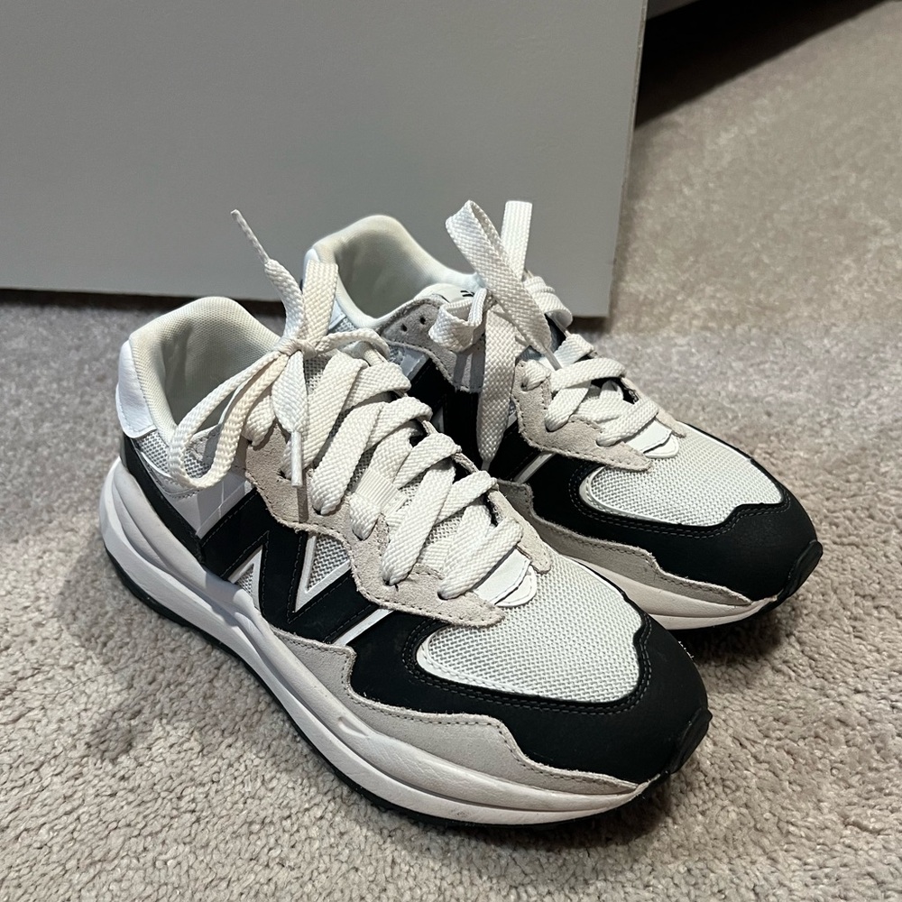 New Balance 57/40 in White Black - Picture 2 of 4